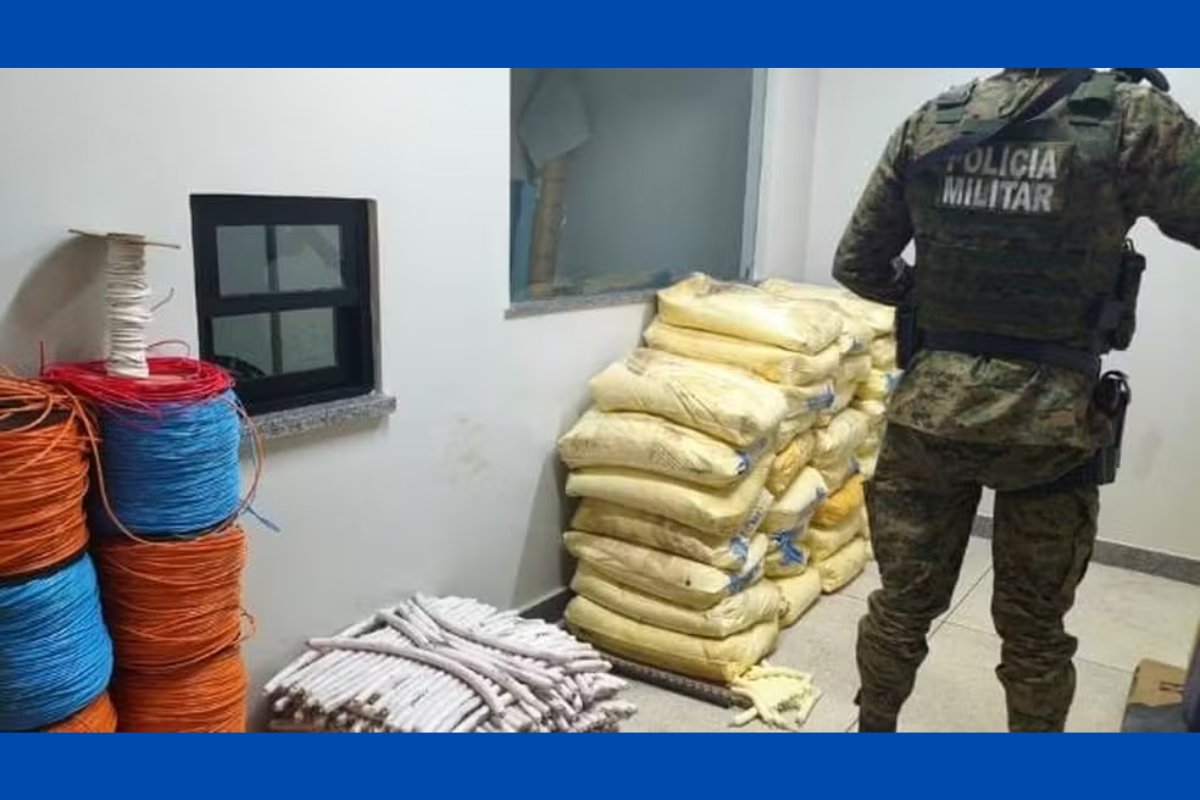 Quase uma tonelada de explosivos é apreendida pela polícia em depósito clandestino no interior da Bahia