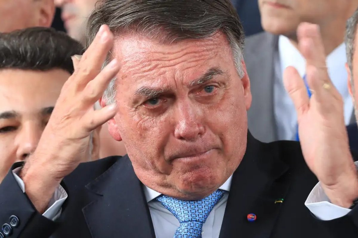 Com tornozeleira eletrônica, Bolsonaro articula planos de ação com aliados e deve ir a Congresso para encontrar com oposição