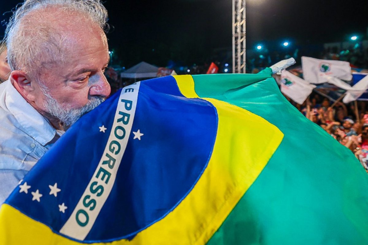 Em meio à crise diplomática com EUA, Lula assina manifesto com presidentes da América Latina e da Espanha contra discursos autoritários