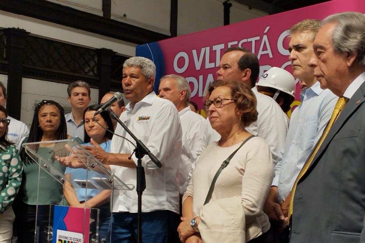 Jerônimo demonstra preocupação com impacto do tarifaço de Trump na economia baiana: "Castigo para grandes e pequenos"