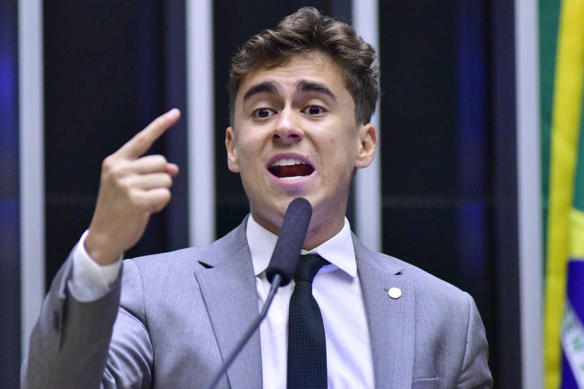Nikolas Ferreira condena medidas contra Bolsonaro: 'só porque tem vários indícios de golpe?'