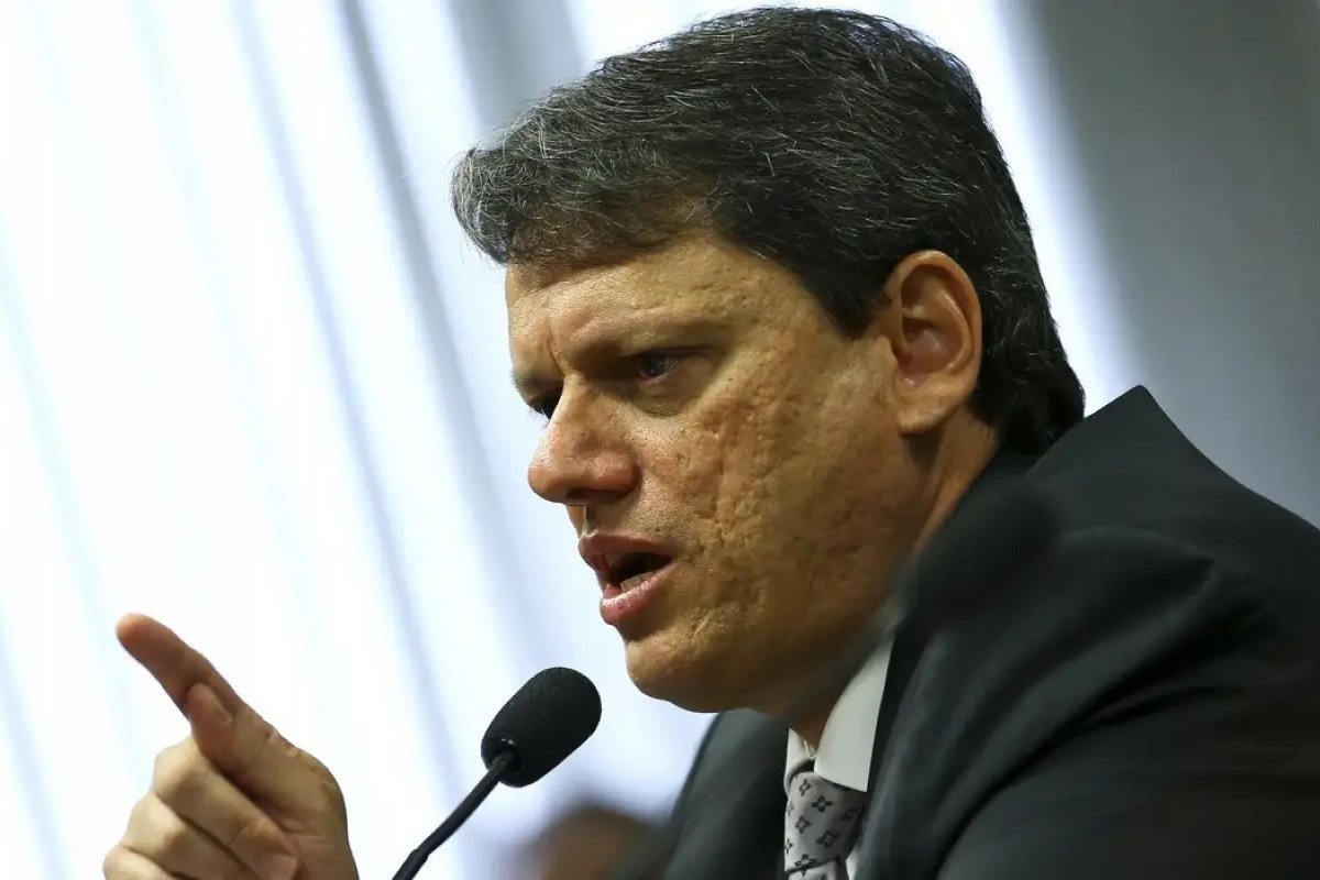 Bancada do PSOL na Alesp protocola pedido de impeachment contra Tarcísio de Freitas