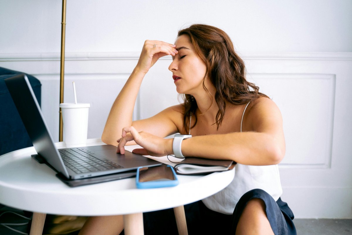 Salário, carga horária e saúde mental são principais motivos de insatisfação com trabalho, indica pesquisa