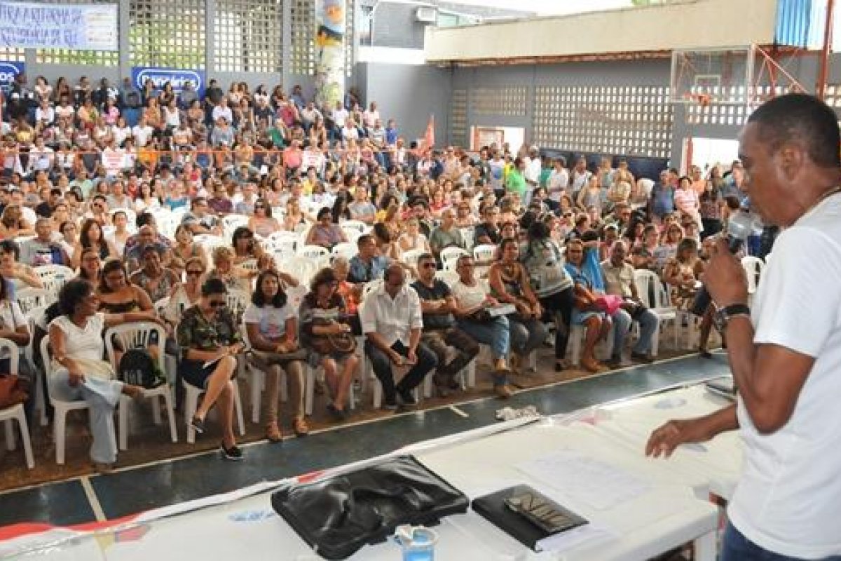 Professores da rede estadual suspendem atividades a partir desta terça (18)