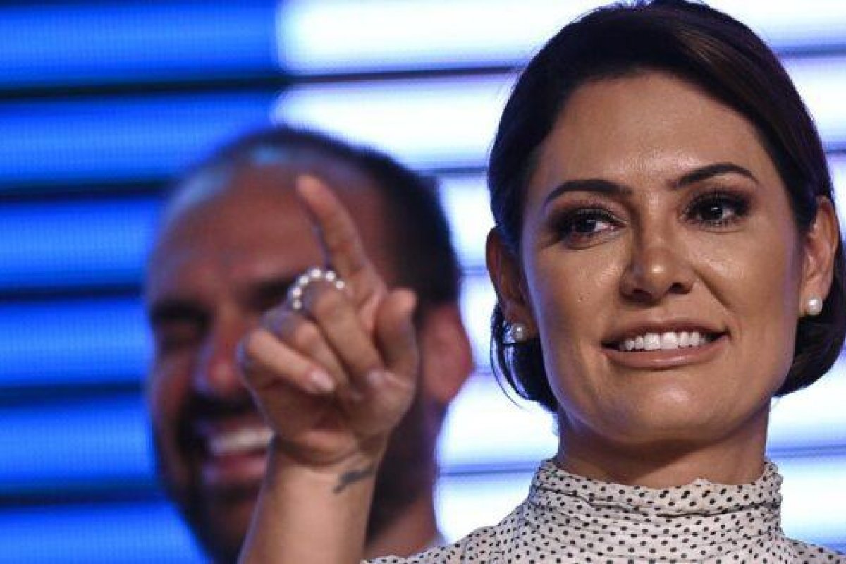 Michelle Bolsonaro é cotada como nova liderança da direita em meio a restrições a Bolsonaro