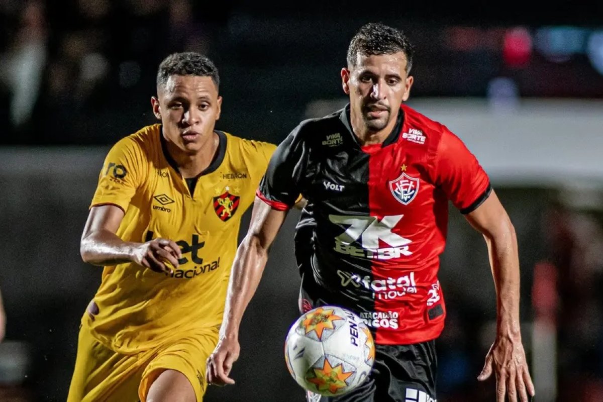 Vitória encara lanterna em busca de respirar contra degola no Brasileirão