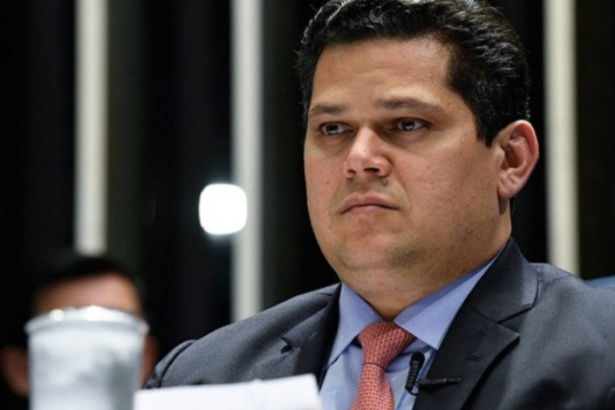 “Descolada de sua aplicação efetiva”, diz TCU ao rejeitar denúncia sobre licença criada por Alcolumbre