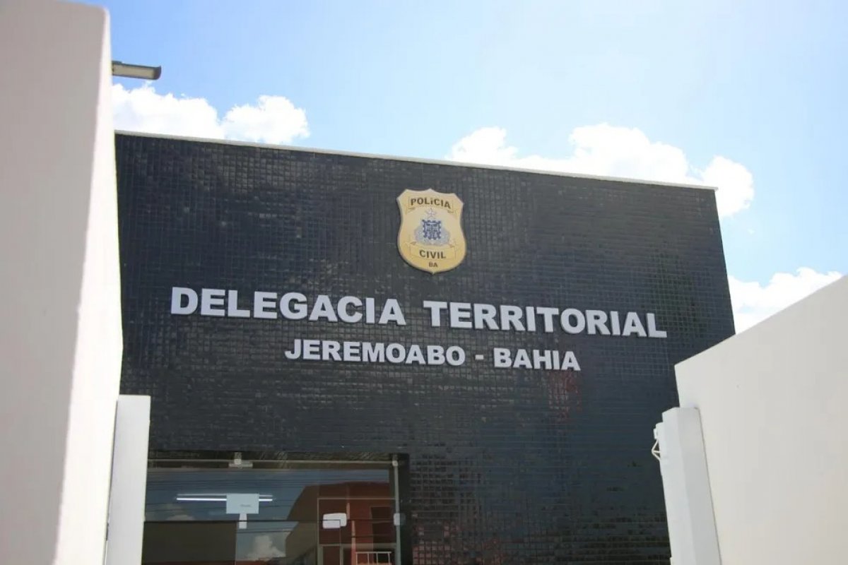 Homem é morto a tiros por policial após invadir quartel da PM e atacar sargento com faca na BA