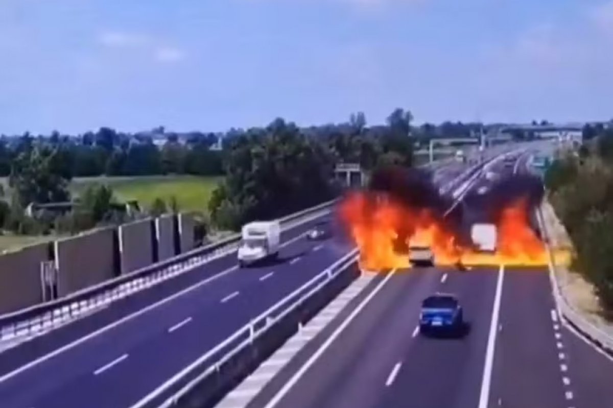 Vídeo: acidente aéreo em estrada na Itália deixa 2 mortos