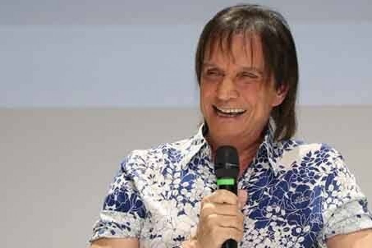 Vídeo em que Roberto Carlos defende Bolsonaro continua bombando na web. Assista;