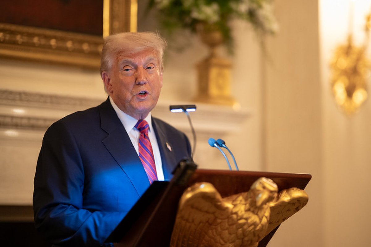 Trump foi avisado pelo governo dos EUA que é citado em arquivos de Jeffrey Epstein, diz jornal