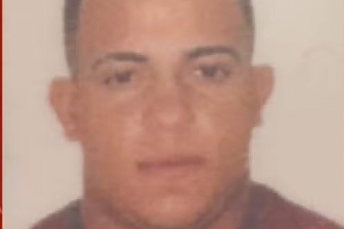 Jovem é assassinado a tiros em carro depois de encontro pela internet