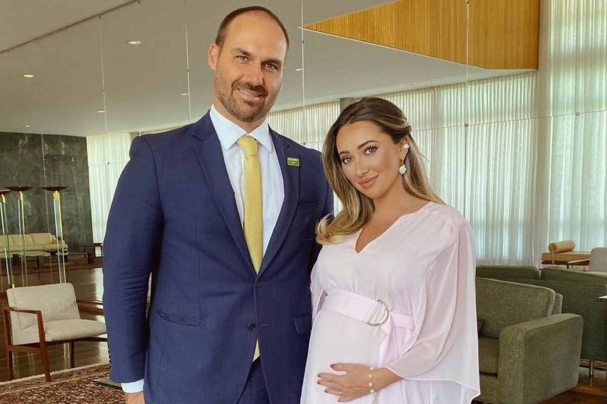 Contas da esposa de Eduardo Bolsonaro também são bloqueadas pelo STF