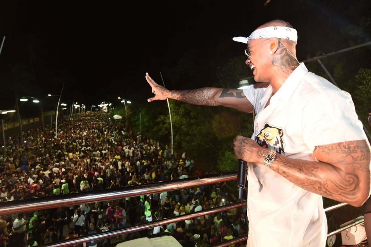 Léo Santana comanda mais um Pipoco nesta terça-feira (18)