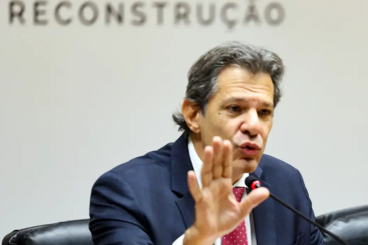 Haddad pede que família Bolsonaro "saiam do caminho" da negociação com os EUA