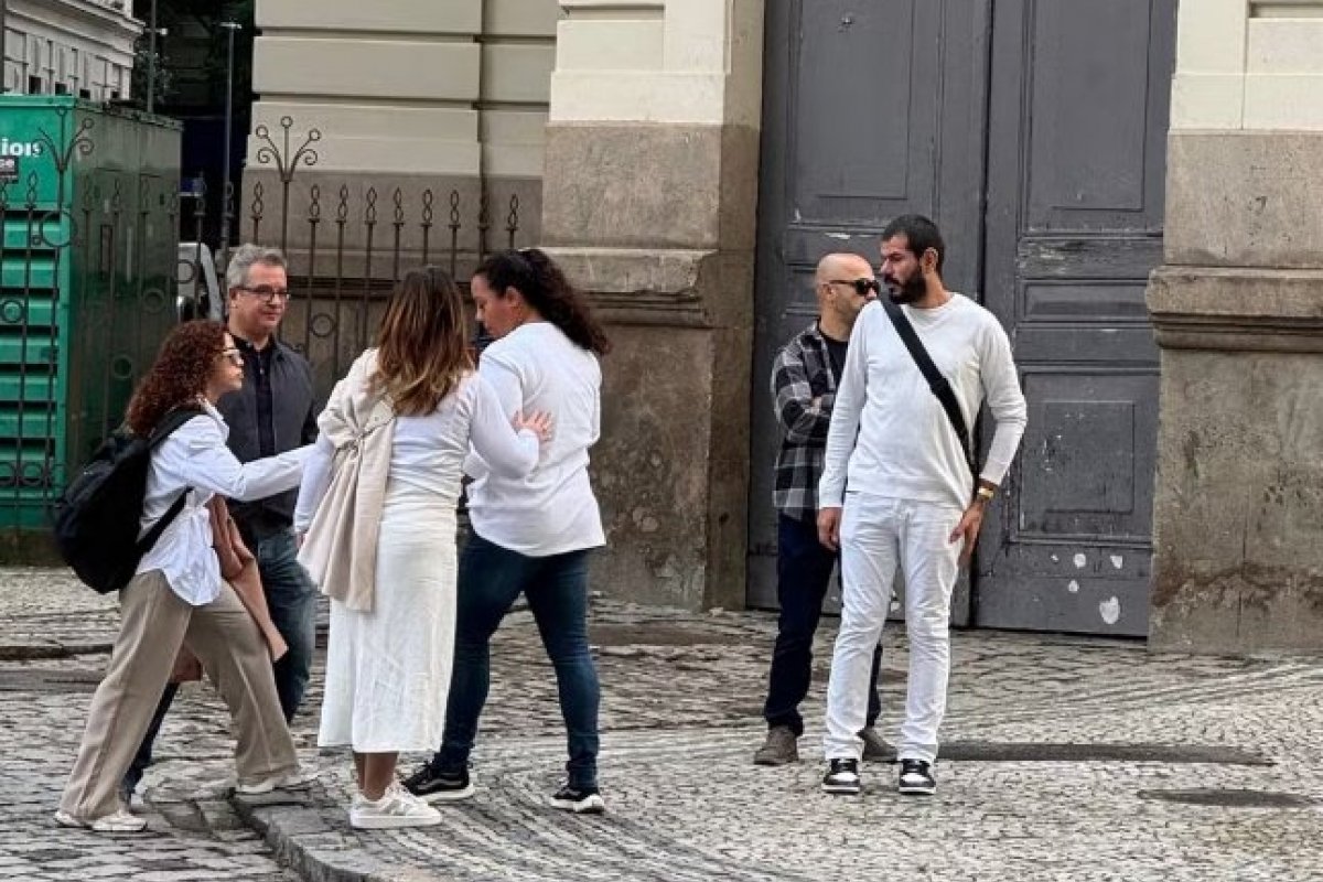 Familiares, famosos e fãs se despedem de Preta Gil no Rio 