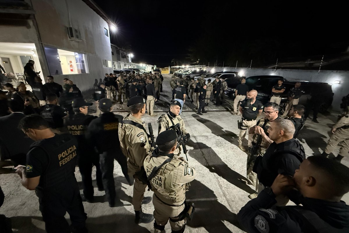 Dinheiro, veículos, celulares e notebook são apreendidos em operação policial no extremo sul da Bahia