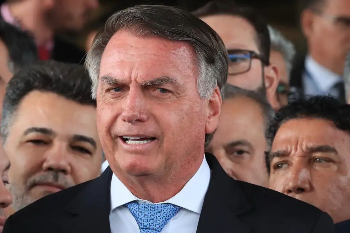 Bolsonaro lidera como principal nome da direita, aponta Ipespe
