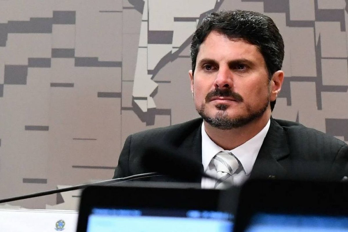 Supremo Tribunal Federal bloqueia contas e chave Pix de Marcos do Val após viagem para os Estados Unidos 