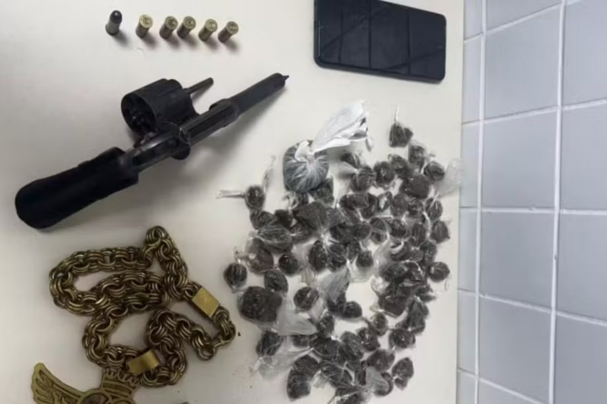 Suspeito de pichar muro com sigla de facção criminosa é morto em confronto com a polícia na Bahia