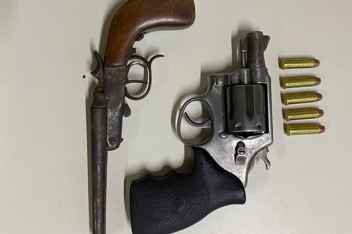 Policiais militares apreendem armas durante rondas em Jequié