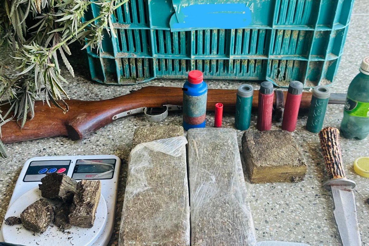 Após denúncia, arma e drogas são apreendidos pela PM na zona rural de Itiruçu 