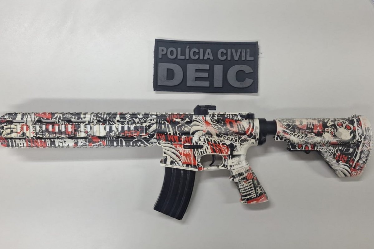 Adolescente é apreendido com réplica de fuzil próximo ao Complexo Policial do Ogunjá