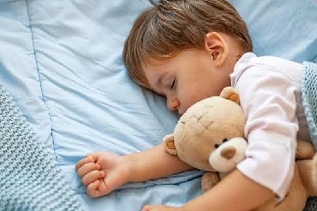 Dormir bem: dicas essenciais para um sono saudável desde bebê até a infância e adolescência!
