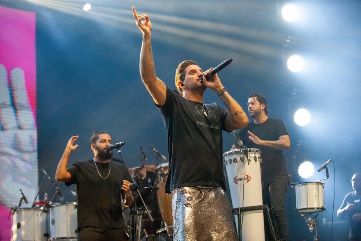 Banda EVA amanhece o dia com os foliões no Fortal!