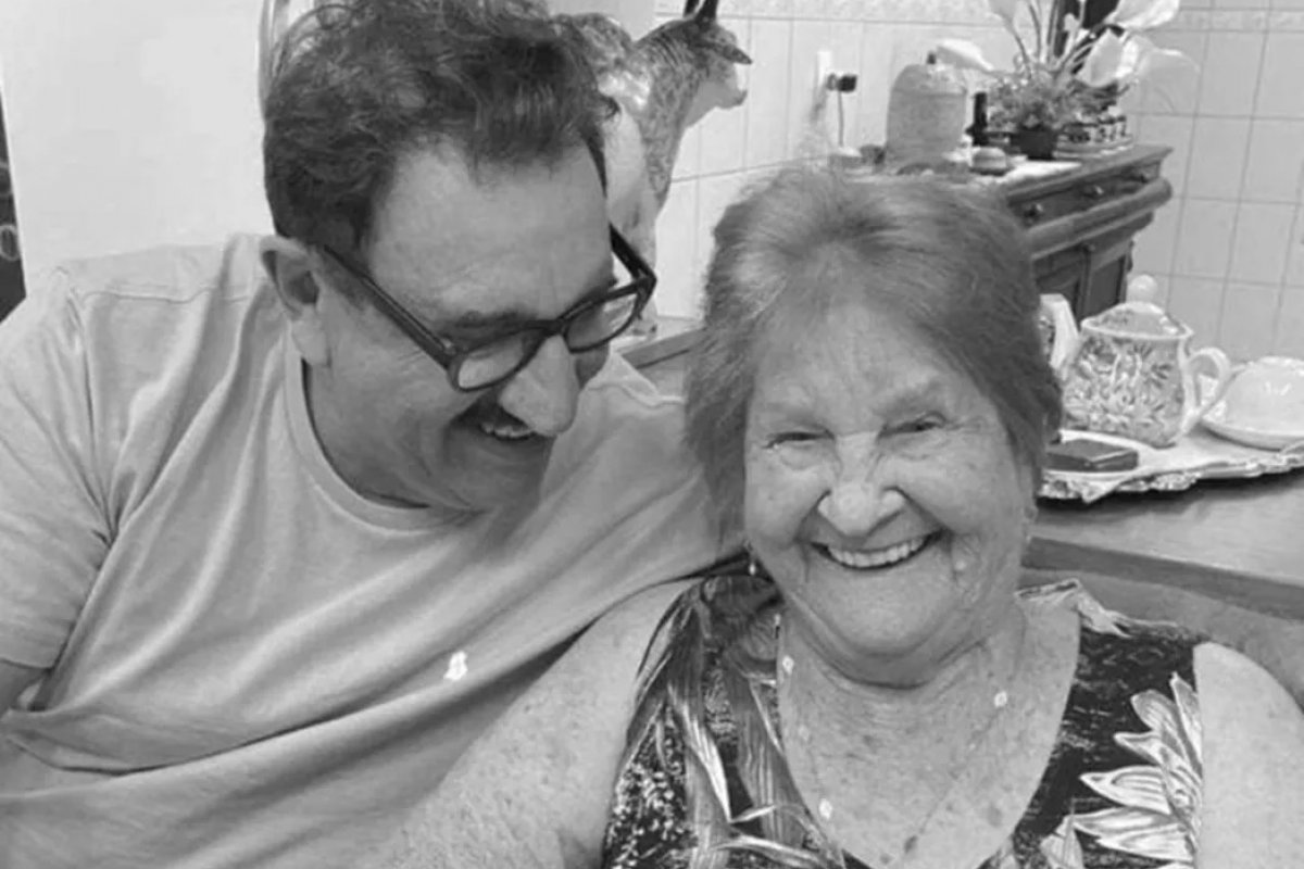 Mãe do apresentador Ratinho morre aos 93 anos