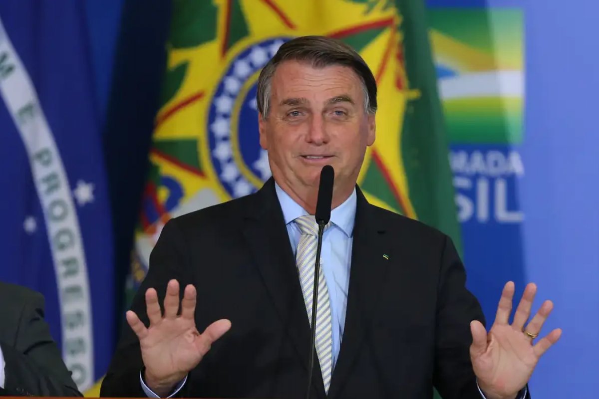 Celular de Bolsonaro apreendido em 2023 revela articulações políticas durante governo Lula