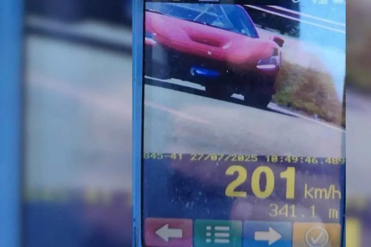 Radar flagra Ferrari a mais de 200 km/h em rodovia de São Paulo