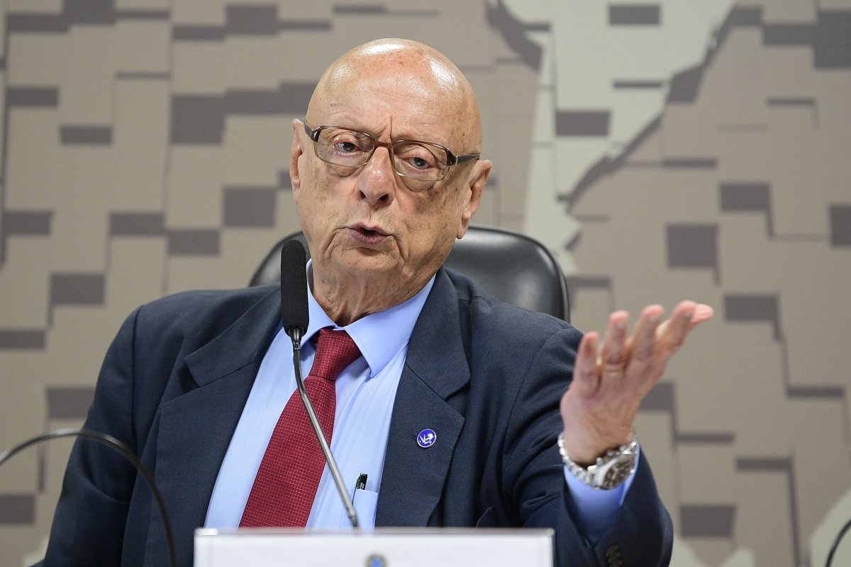 Comitiva nos EUA: "É dever de Lula conversar com Trump", afirma senador