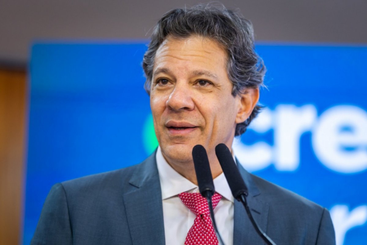 Haddad afirma que não é viável responder tarifaço de Trump "na mesma moeda"