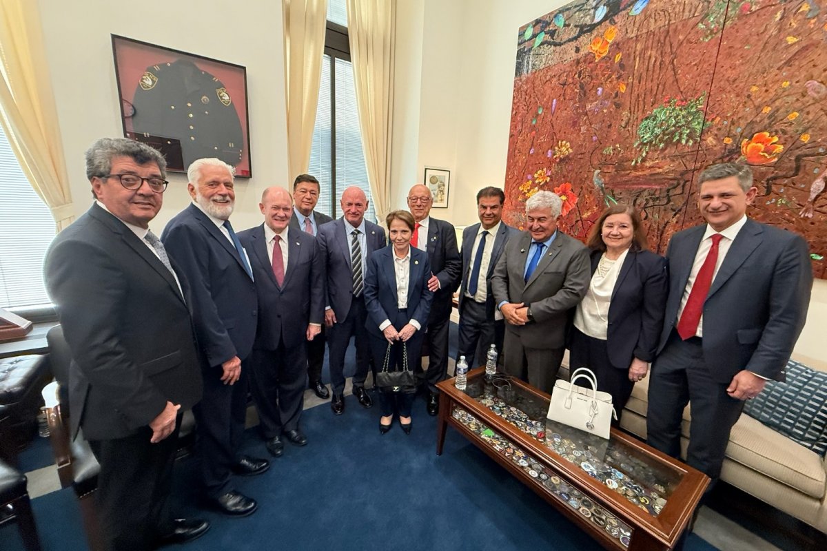 Nova taxação dos EUA por comércio com a Rússia deve prejudicar o Brasil, afirma grupo de senadores