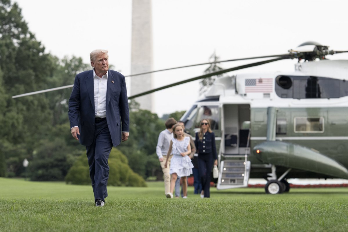 "Ele continua firme e não será prorrogado", diz Trump sobre prazo do tarifaço