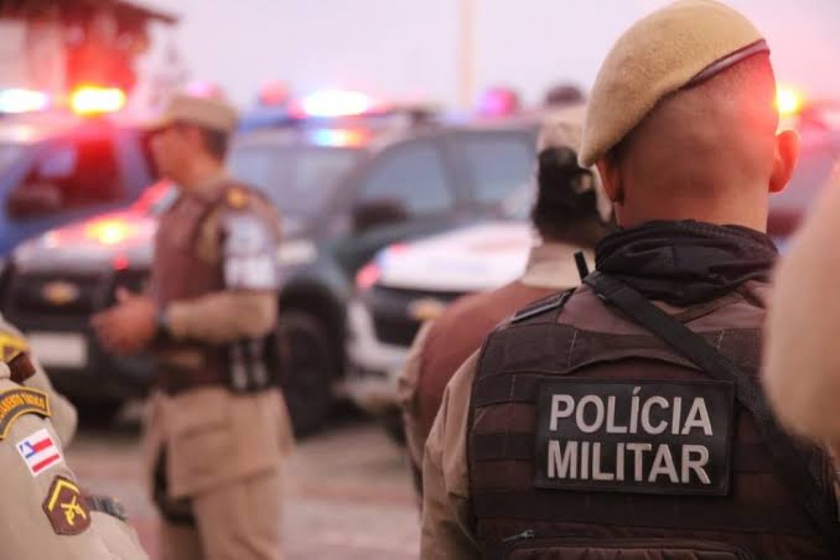 PM é afastado na BA por suspeita de vender armas da corporação
