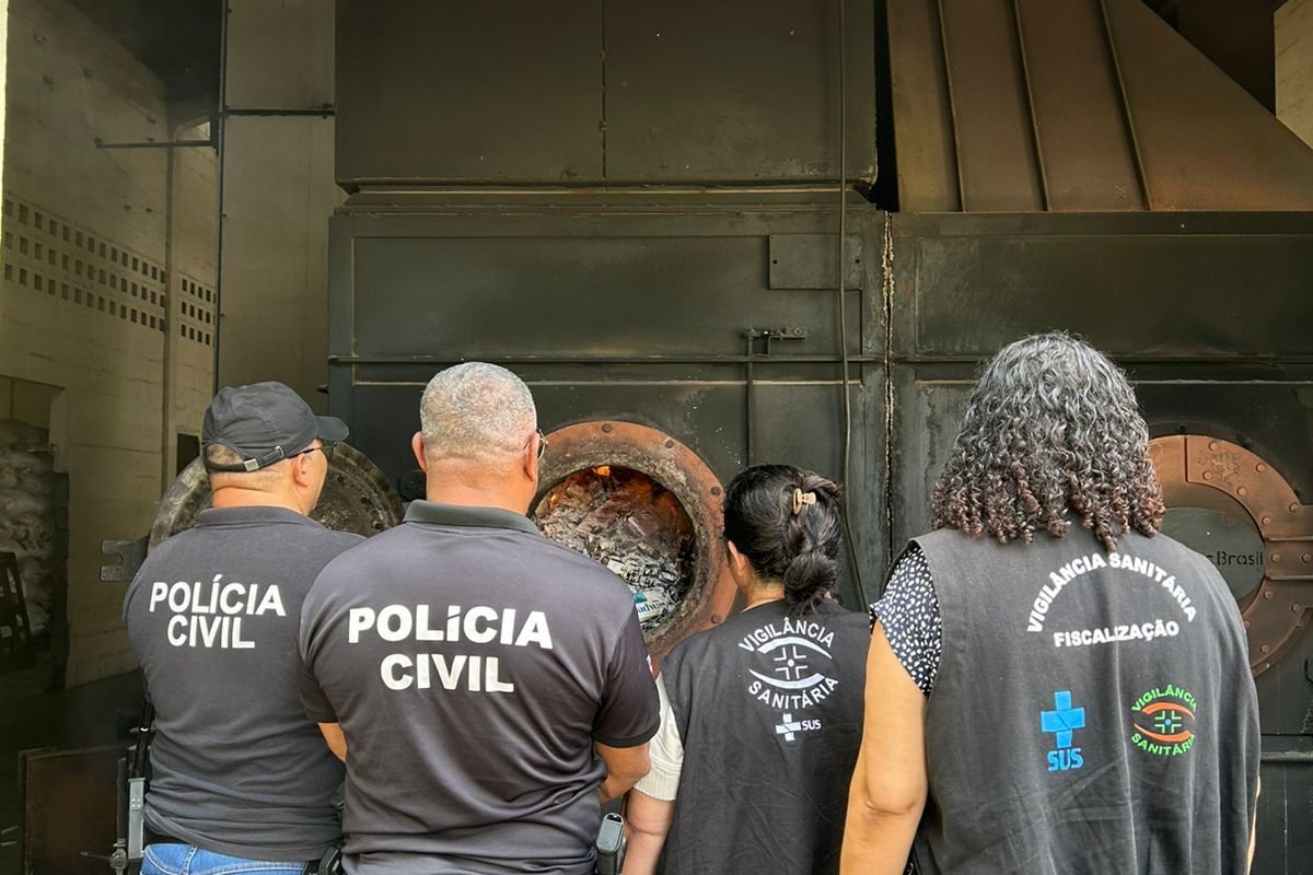 Vídeo: mais de 65 mil maços de cigarros apreendidos são incinerados em Santo Antônio de Jesus