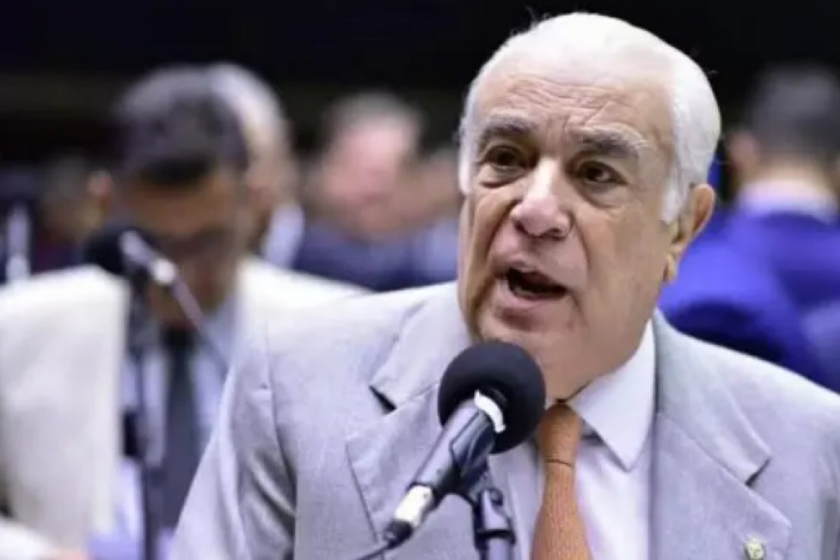 PL expulsa deputado federal após críticas a Donald Trump