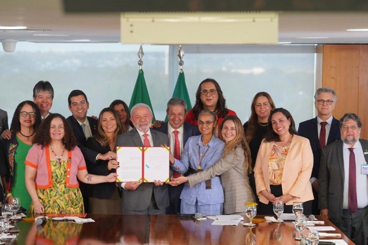 Lula sanciona lei que proíbe testes cosméticos em animais no Brasil