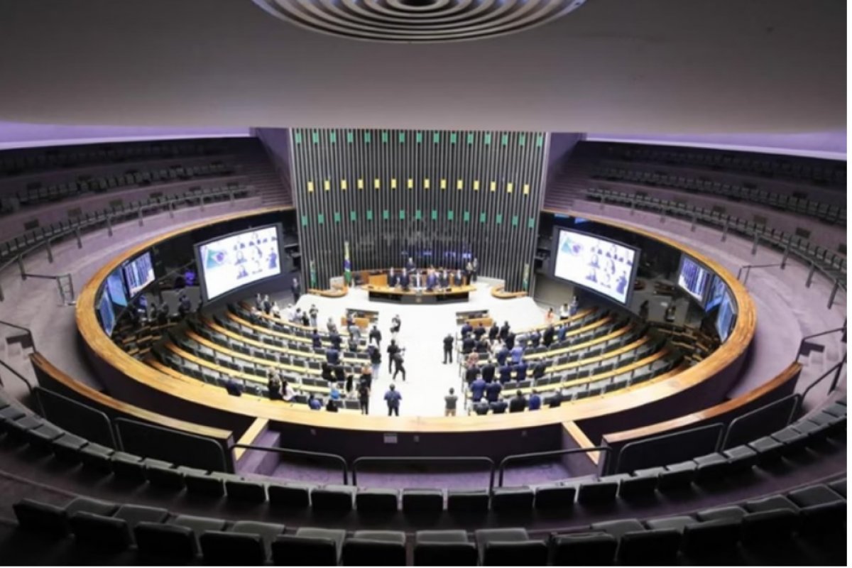 Câmara oficializa perda de mandato de sete deputados após nova regra do STF