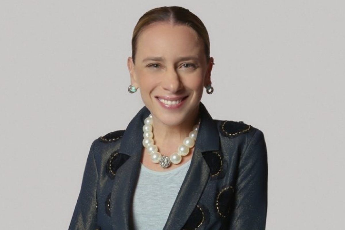 Lethicia Bronstein assina, pelo 5º ano, estampa exclusiva para o McDia Feliz 2025! 