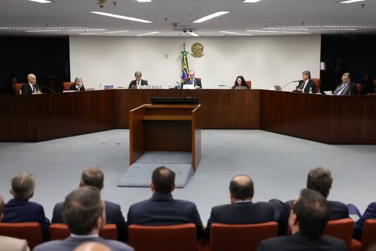 STF avança em caso da trama golpista e julgamento do núcleo crucial deve acontecer em setembro; Bolsonaro está entre os réus