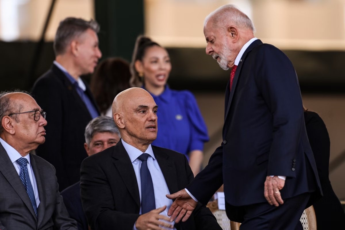 6 dos 11 ministros do STF comparecem a jantar promovido por Lula em apoio a Moraes