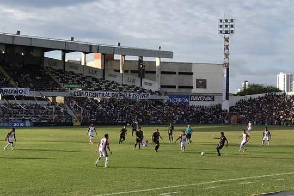 Jacuipense reverte placar e está classificada para as oitavas da Série D