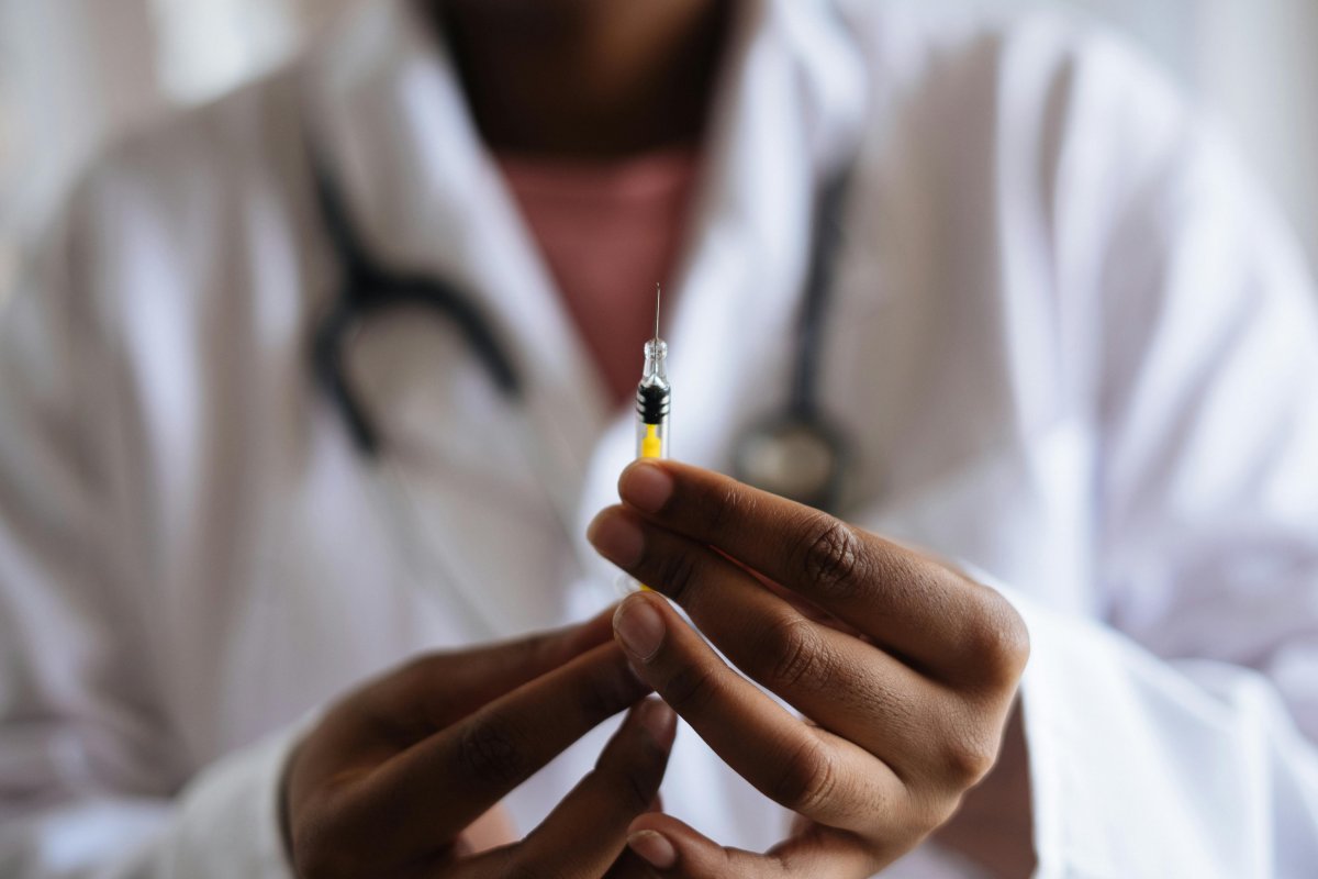 Vacina experimental de mRNA contra HIV mostra resultados promissores em primeiros testes