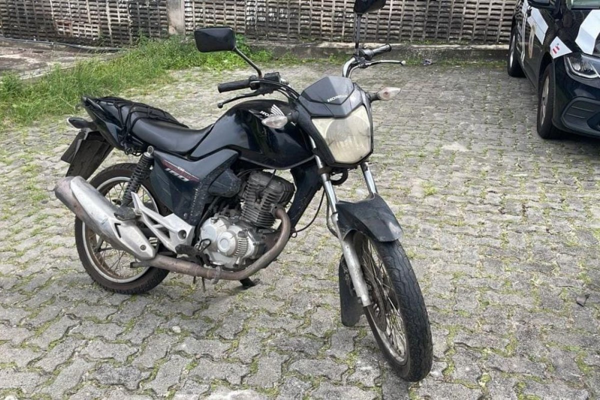 Suspeito de sequestro é preso com munições e motocicleta em Lauro de Freitas