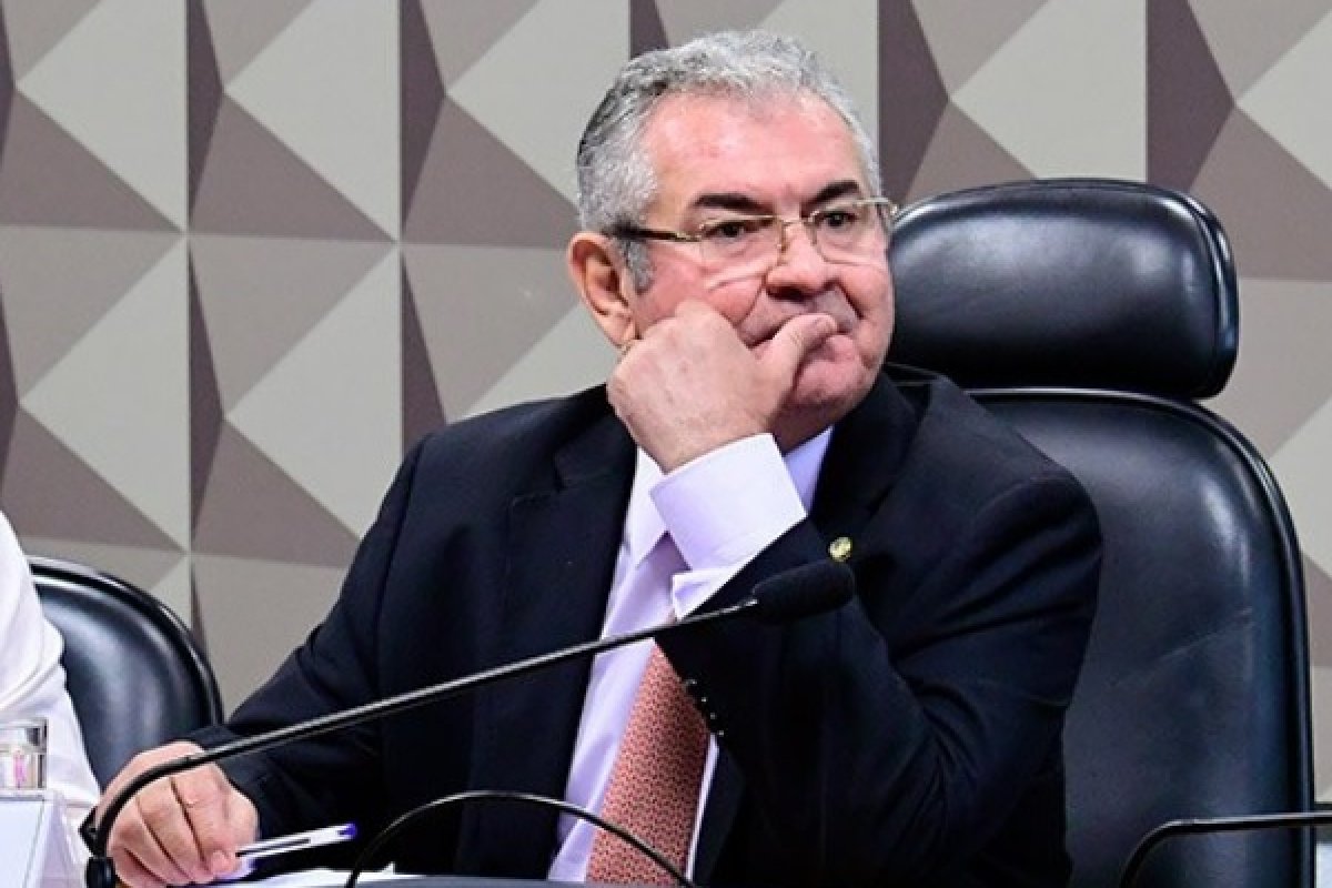 Angelo Coronel diz que está sendo pressionado para convocar Carlos Bolsonaro à CPI