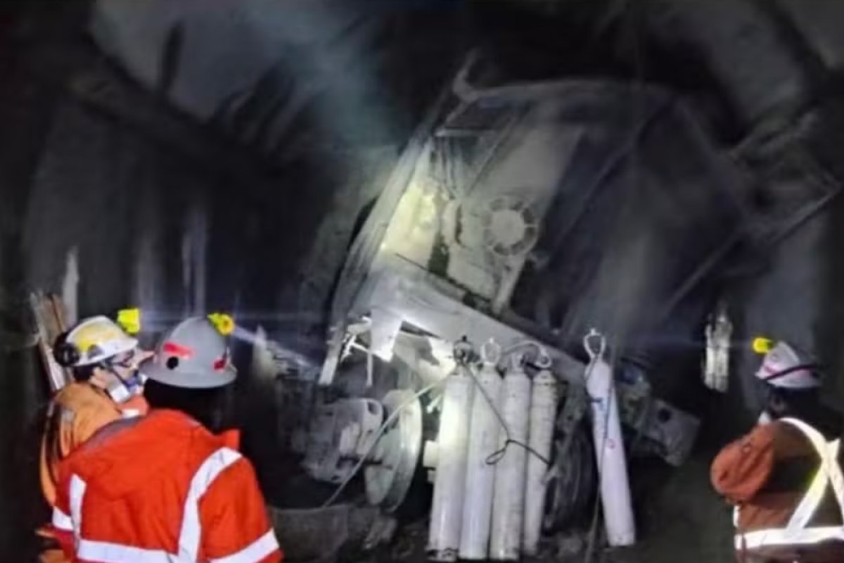 Chile avança em busca por funcionários presos em mina após desabamento