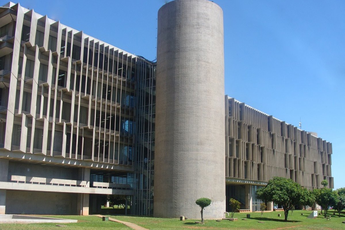 Operação Route 156: Empreiteira alvo da investigação soma R$ 15 bilhões em contratos com o DNIT em 25 estados.